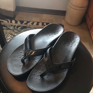 Vionic Tide II Leather flip flop
